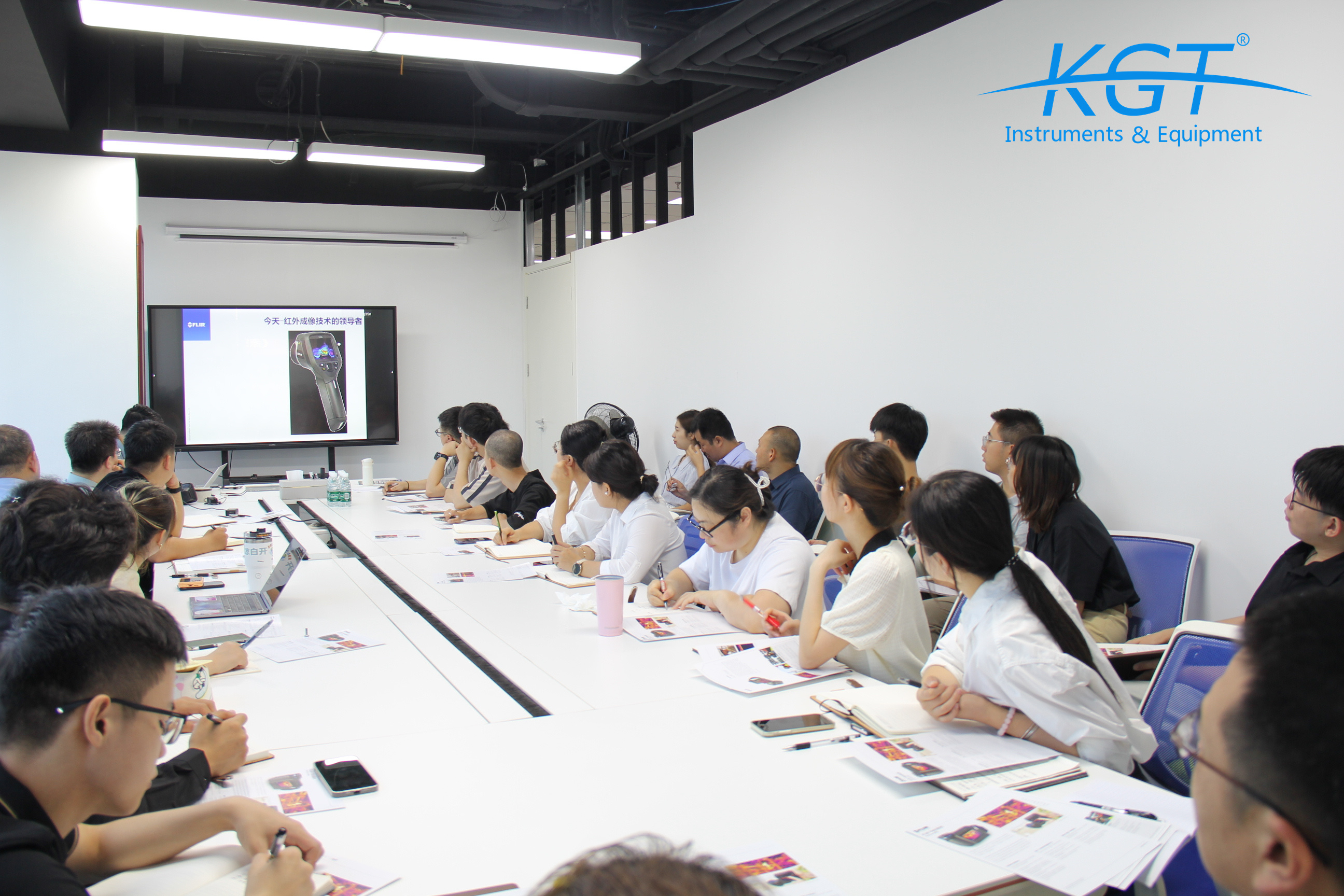 培訓(xùn)FLIR<a href='http://dlhyyoga.com/hongwairexiangyi.html'>熱像儀</a>1